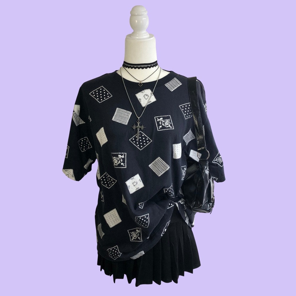 Black Printed Short Sleeve Tee - Casual Graphic Top